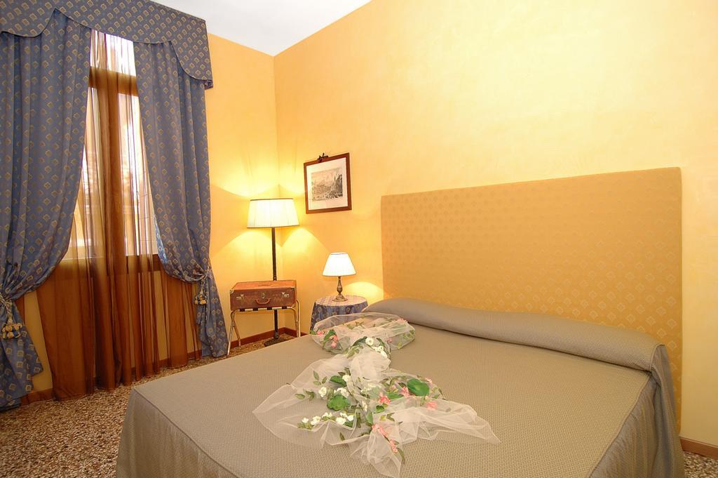 Residence Odoni Venezia Camera foto